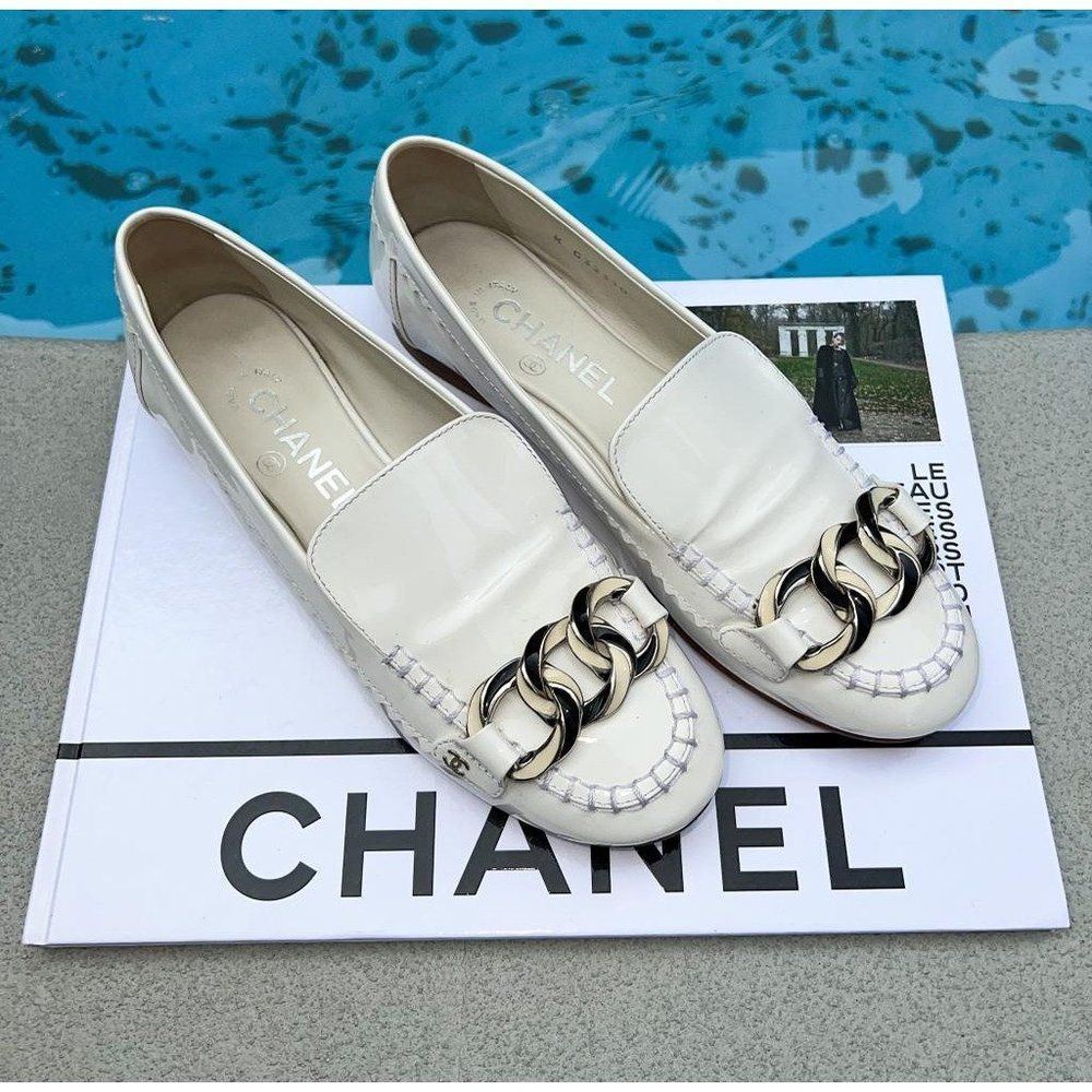 Authentic CHANEL Mocassin White Chain Link Leather CC Logo Loafers Size IT37 - Picture 2 of 14